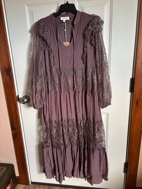 Listicle Mauve Lace Tiered Maxi Dress